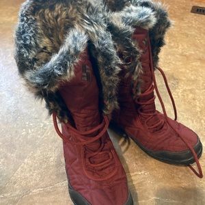 Columbia red minx mid boots, Size 7/8, warm